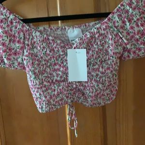 NWT Skylar +Madison Off shoulder crop top